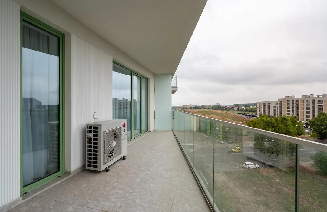 Roots Two - Tranquil Lakeview Escape With Balcony-1